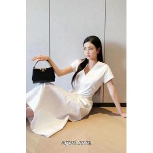 トリー バーチブランド コピー 品今季超人気新作登場 今季トレンドの限定アイテム トップスからチラ見える安心    バッグ.