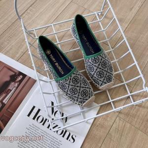 偽物 ブランド 販売    スニーカーSS26カッコいい  人気モデル雑誌掲載 カジュアル感Tory Burch.