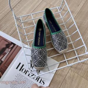偽物 ブランド 販売    スニーカーSS26カッコいい  人気モデル雑誌掲載 カジュアル感Tory Burch.